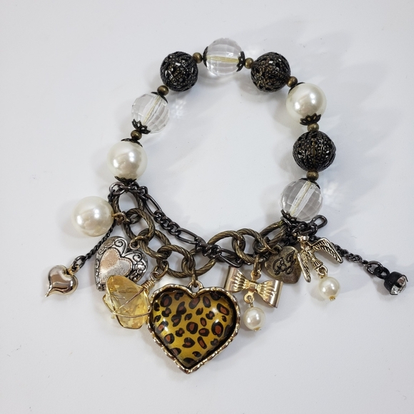 COPY - Betsey Johnson lucite heart charm bracelet - Picture 4 of 4